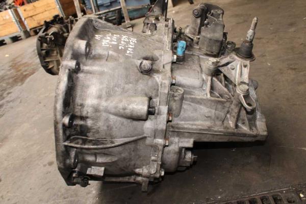 BOITE DE VITESSE MANUEL RENAULT MEGANE 2 /  SCENIC 2 1.9DCI ( 6VITESSES ) - Vue 3